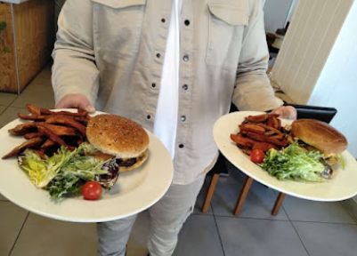 Le burger maison, frites de patate douce